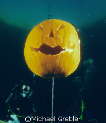 Underwater Pumpkin carving in Morrison's Quarry, Quebec, ... by Michael Grebler 